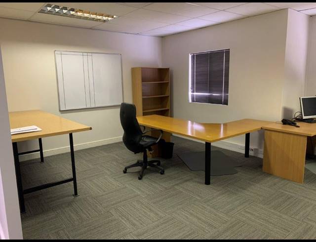 157M² BUSINESS TO LET IN DURBANVILLE CENTRAL